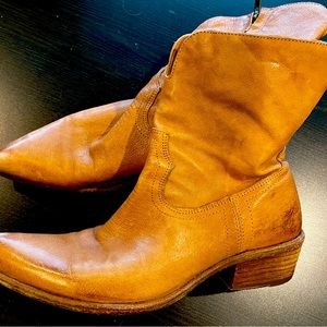 FRYE Camel leather pointed ankle boot